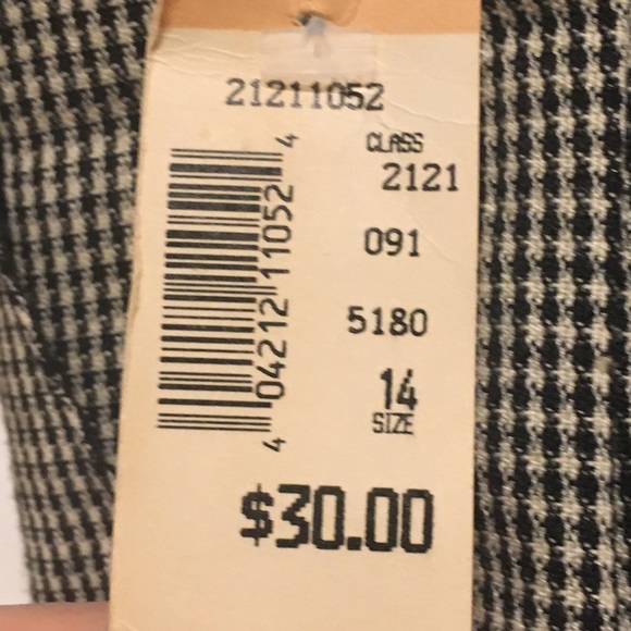 Black & White Houndstooth Pants with black belt. Flat front, tapered leg. Sz 14 - Picture 3 of 3